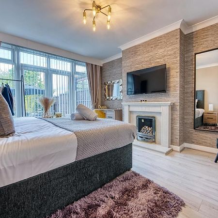 Elegant 5 Bed House - Sleeps 9, Central Solihull, Nec, Jlr, Hs2, Resorts World, Airport Business And Leisure Stays, エクステリア 写真