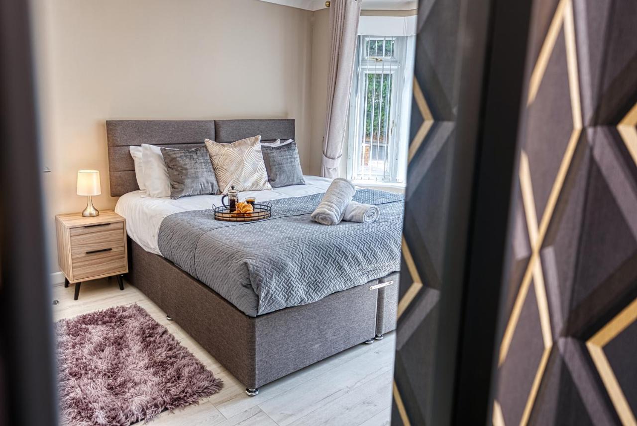 Elegant 5 Bed House - Sleeps 9, Central Solihull, Nec, Jlr, Hs2, Resorts World, Airport Business And Leisure Stays, エクステリア 写真