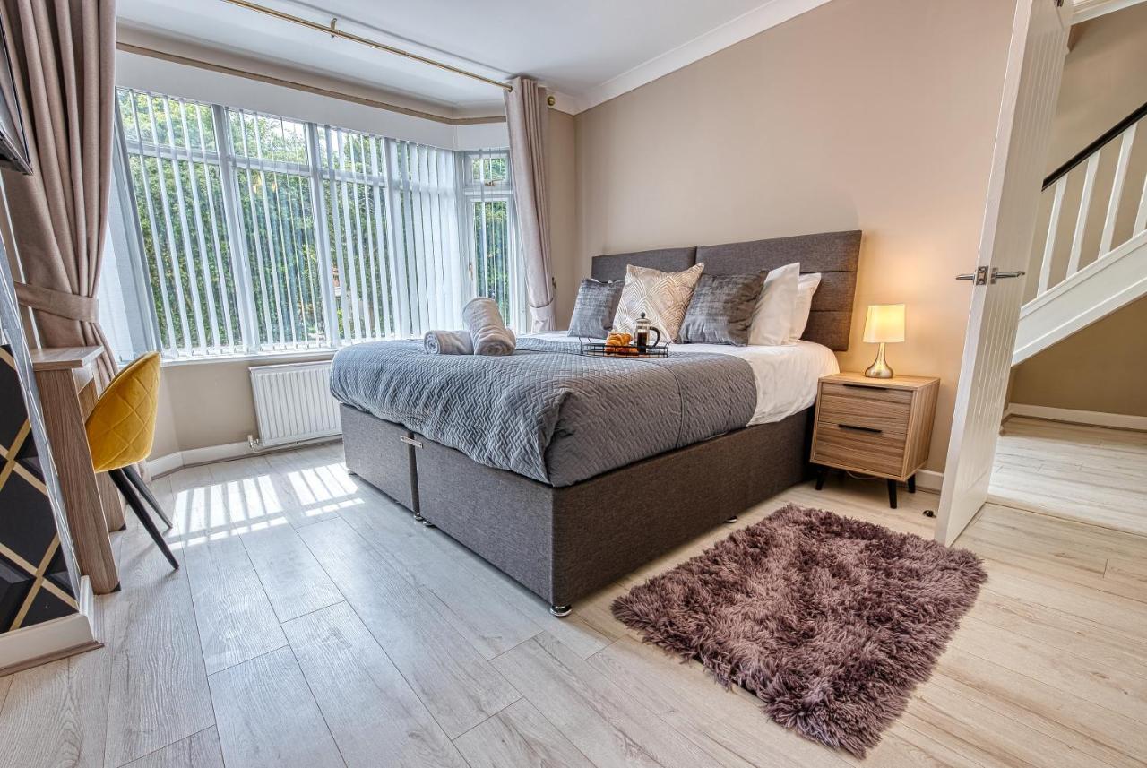 Elegant 5 Bed House - Sleeps 9, Central Solihull, Nec, Jlr, Hs2, Resorts World, Airport Business And Leisure Stays, エクステリア 写真