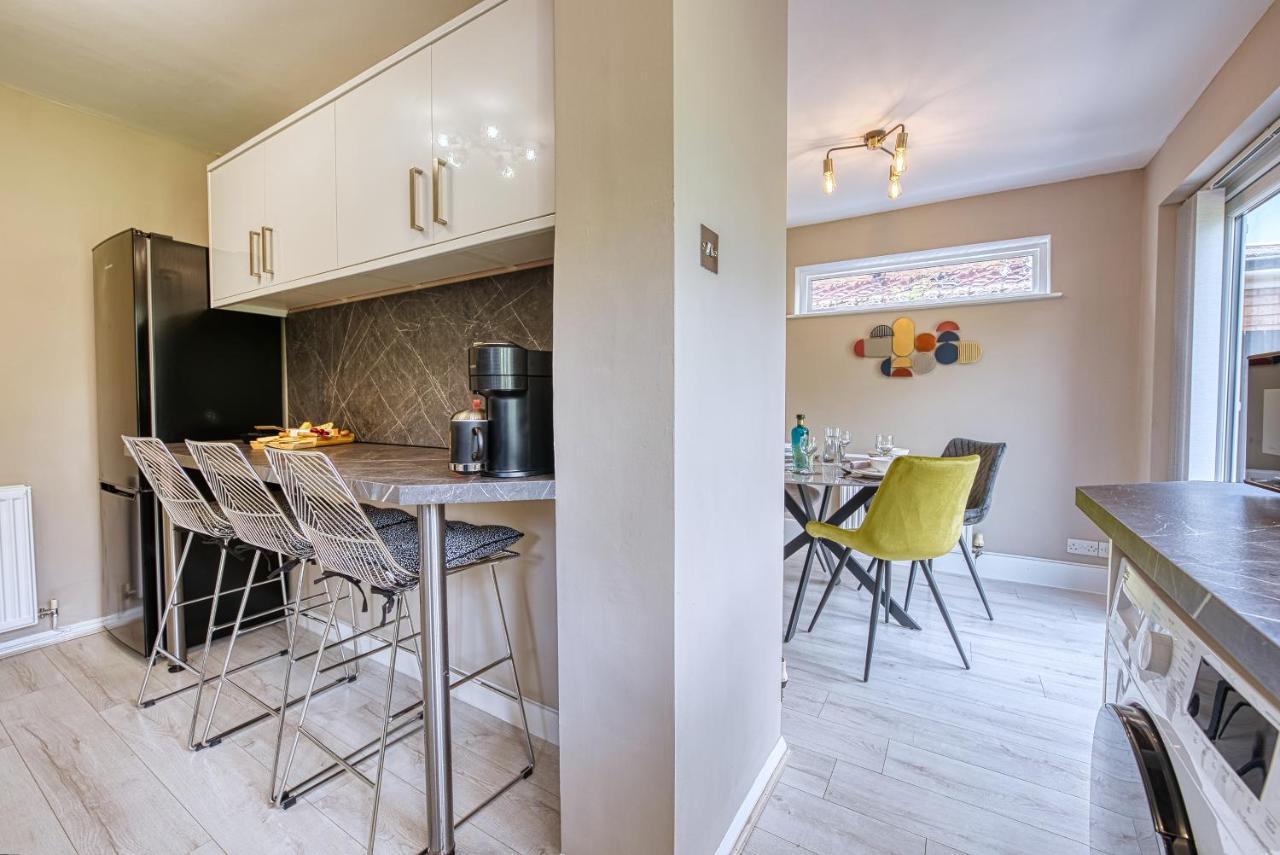 Elegant 5 Bed House - Sleeps 9, Central Solihull, Nec, Jlr, Hs2, Resorts World, Airport Business And Leisure Stays, エクステリア 写真