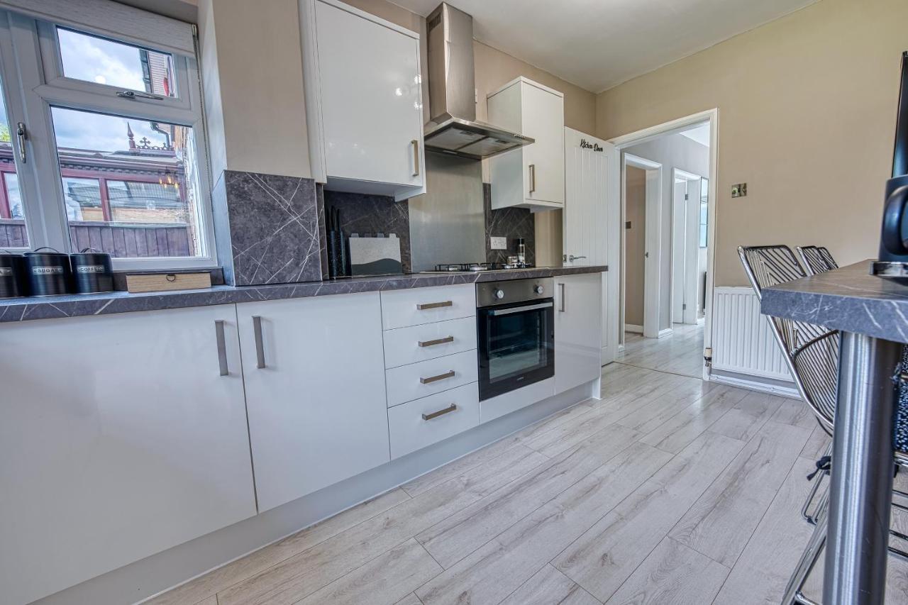 Elegant 5 Bed House - Sleeps 9, Central Solihull, Nec, Jlr, Hs2, Resorts World, Airport Business And Leisure Stays, エクステリア 写真