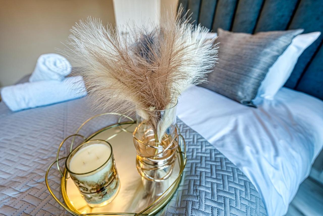 Elegant 5 Bed House - Sleeps 9, Central Solihull, Nec, Jlr, Hs2, Resorts World, Airport Business And Leisure Stays, エクステリア 写真