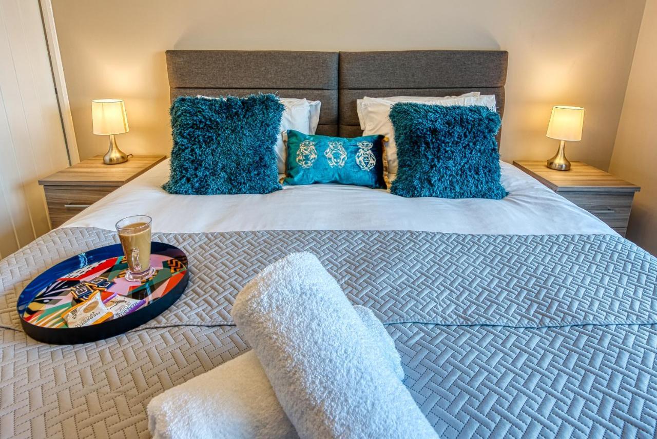 Elegant 5 Bed House - Sleeps 9, Central Solihull, Nec, Jlr, Hs2, Resorts World, Airport Business And Leisure Stays, エクステリア 写真